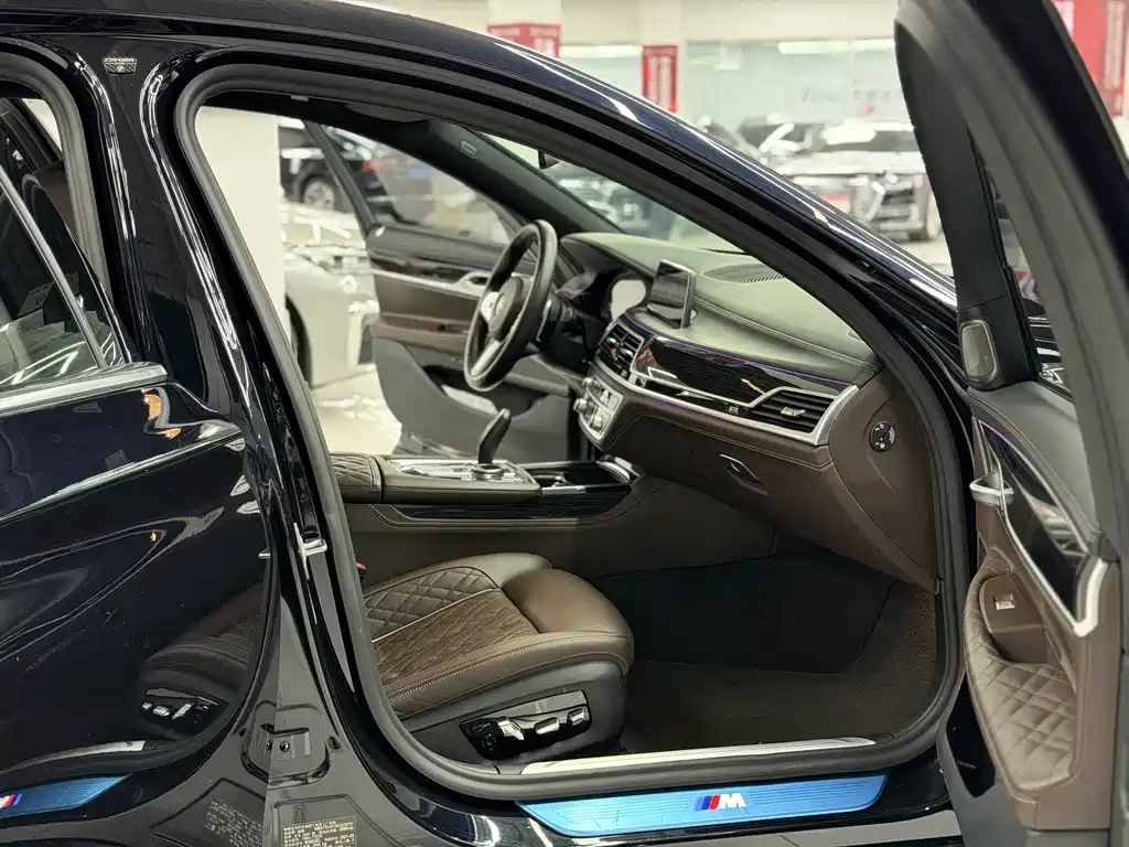 BMW 7 Series 2021 — фото 10