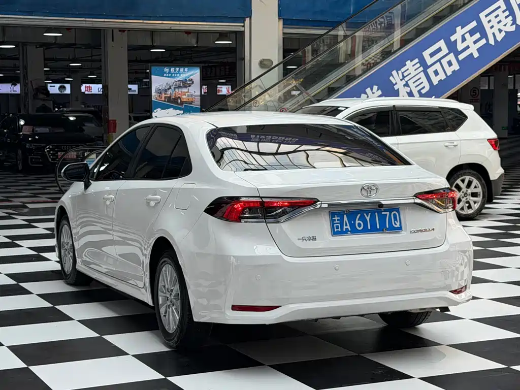 Toyota Corolla 2023 — фото 14