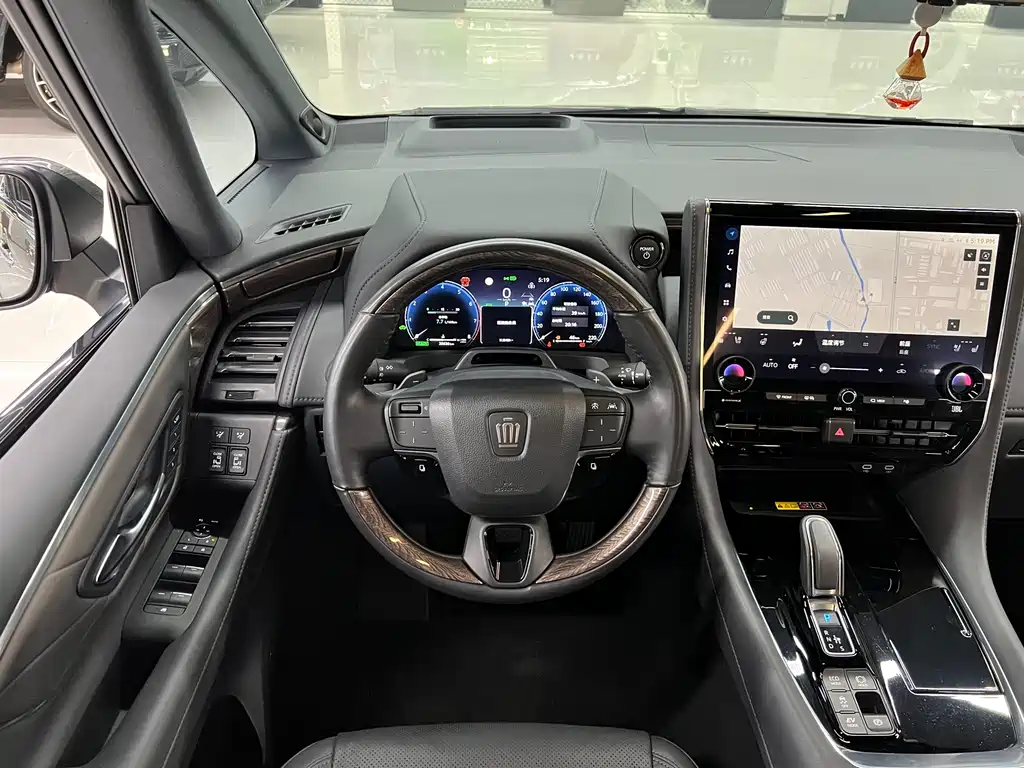 Toyota Vellfire 2023 — фото 17