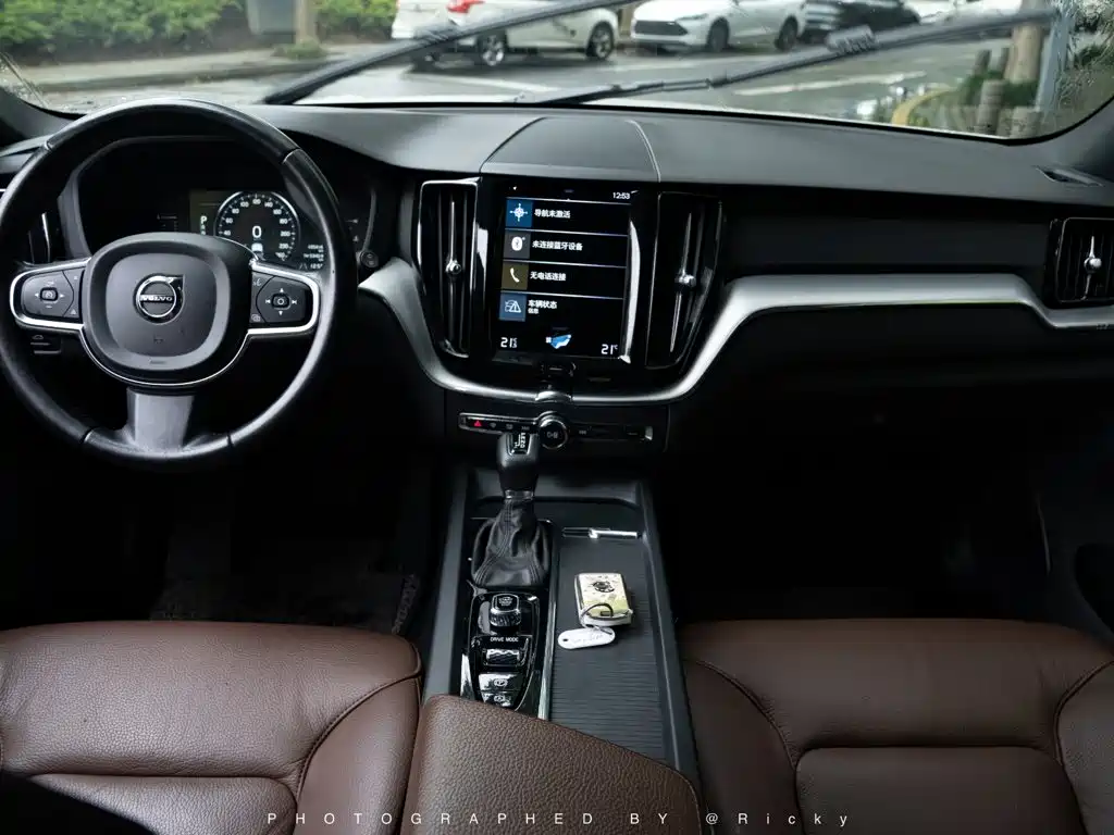 Volvo XC60 2020 — фото 3