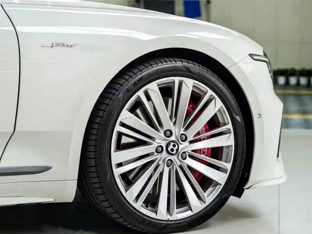 Bentley Continental Plug-In Hybrid 2025 — фото 7
