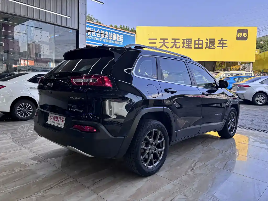 Jeep Cherokee 2021 — фото 12