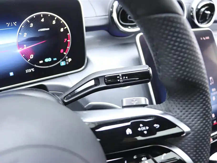Mercedes-Benz C-Class 2023 — фото 11