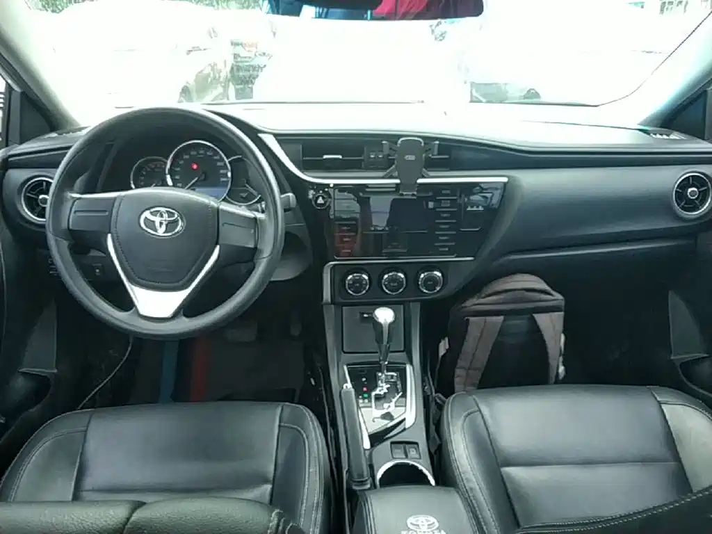 Toyota Corolla 2018 — фото 10