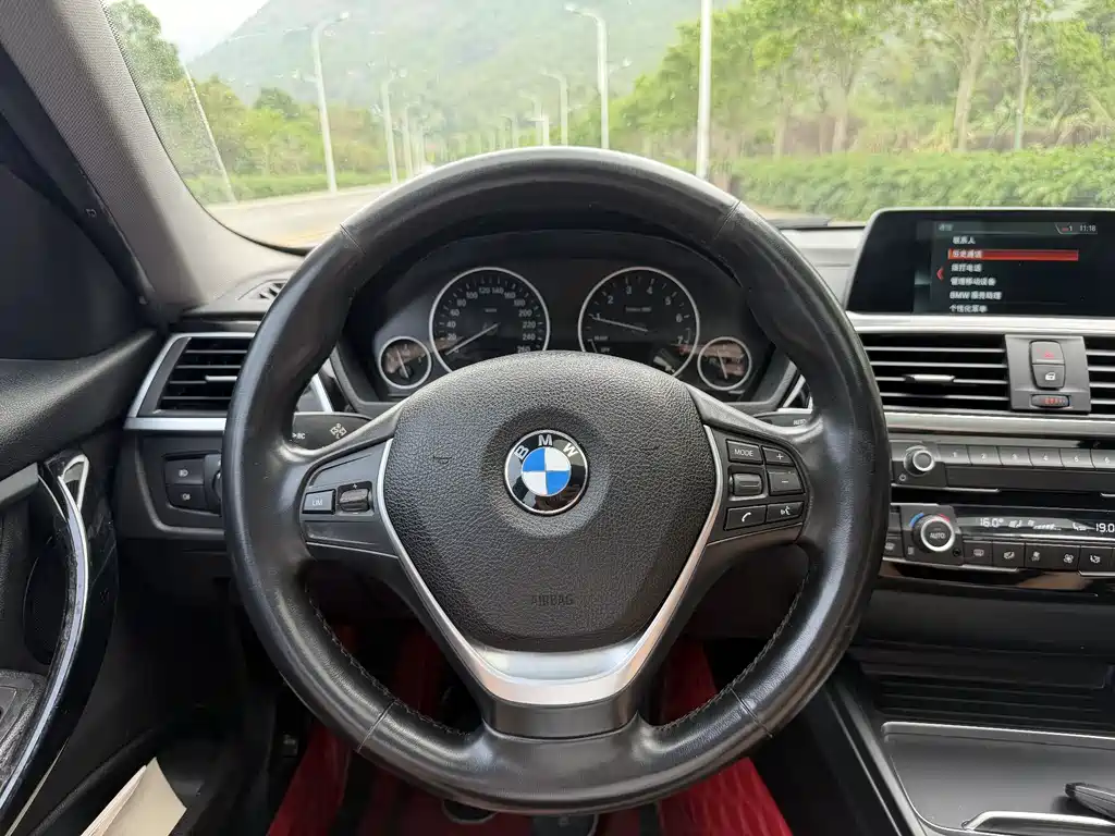 BMW 3 Series 2018 — фото 15