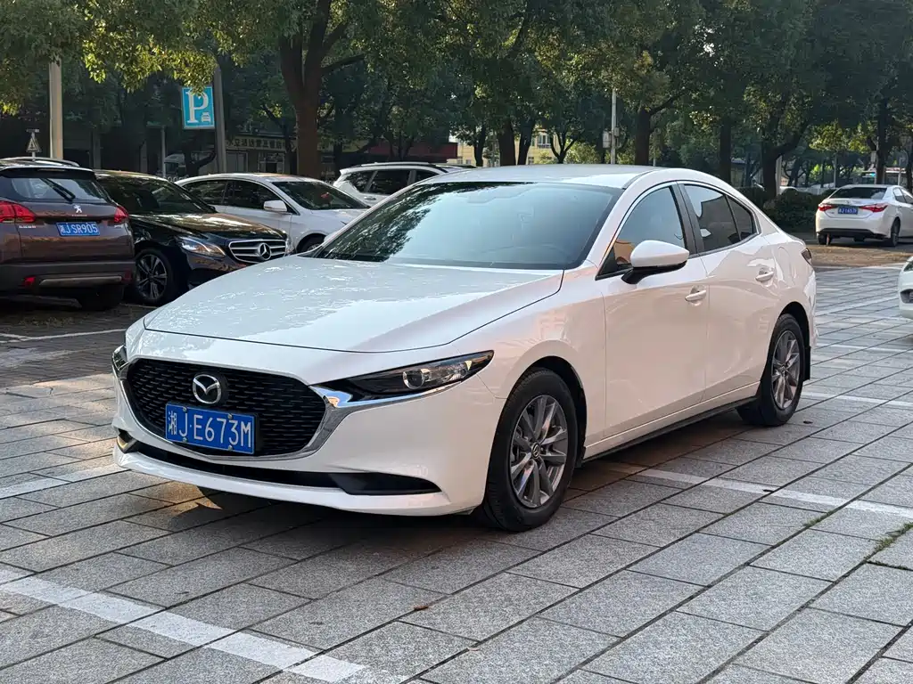 Mazda 3 Axela 2024