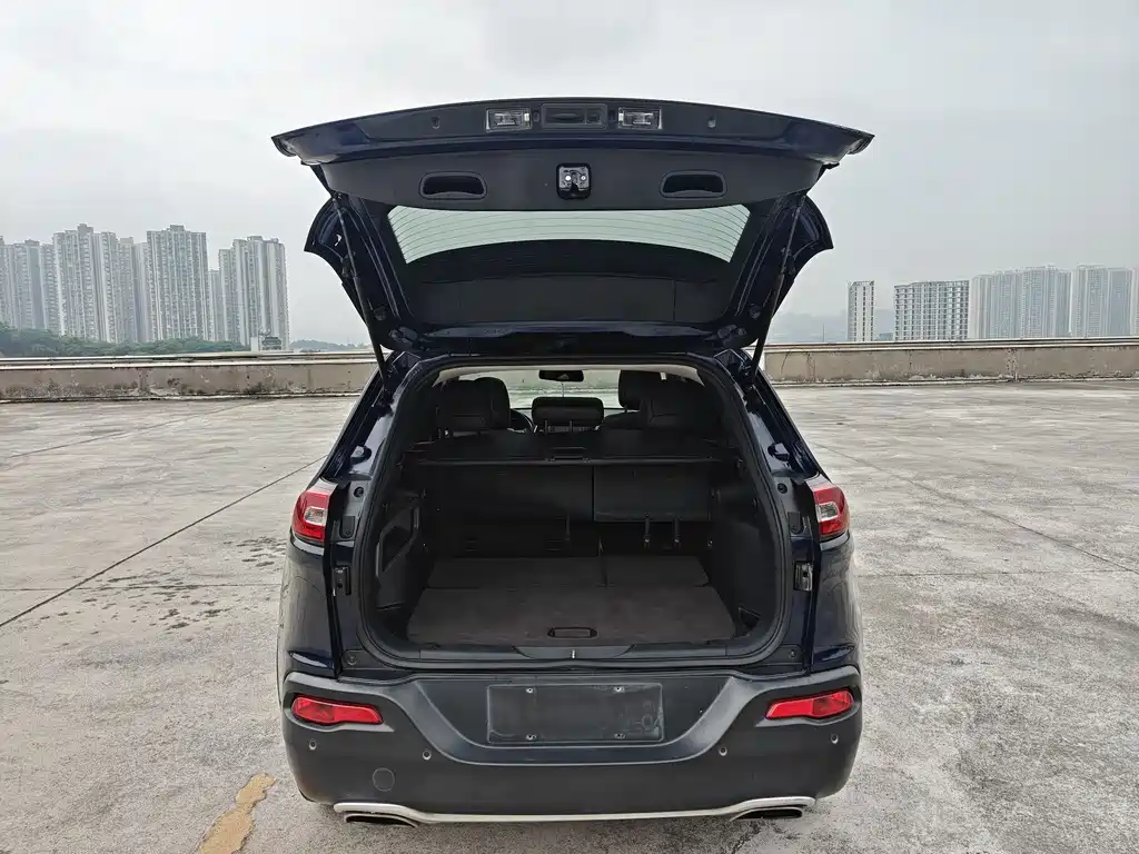 Jeep Cherokee 2016 — фото 13