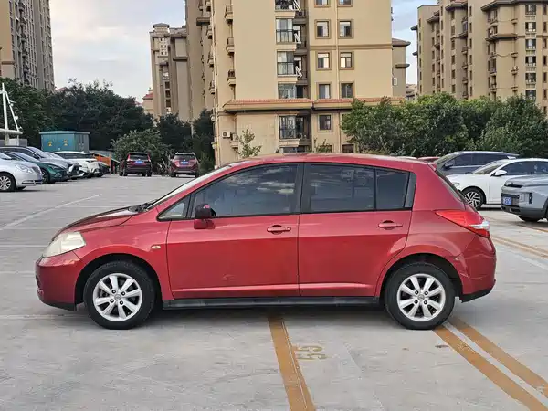 Nissan Tiida 2010