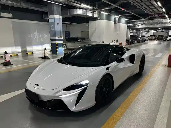 McLaren Artura 2023