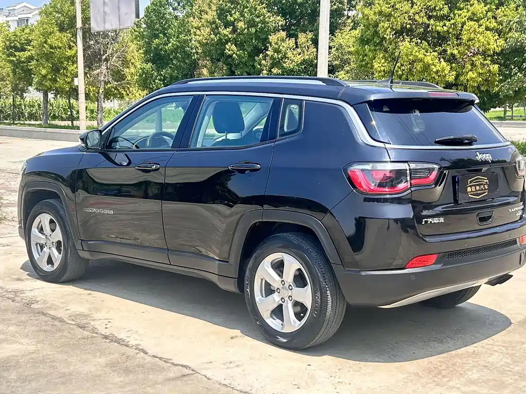 Jeep Compass 2018 — фото 10