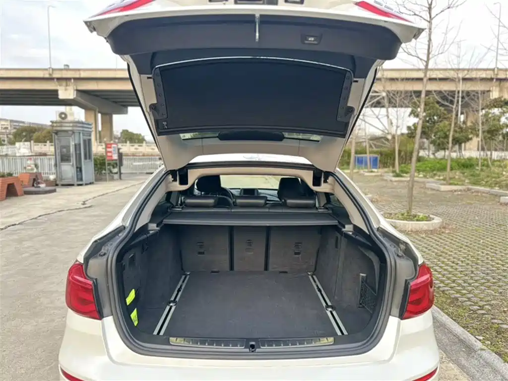 BMW 3 Series GT 2018 — фото 10