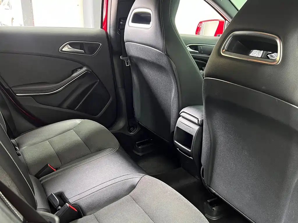 Mercedes-Benz A-Class 2018 — фото 11