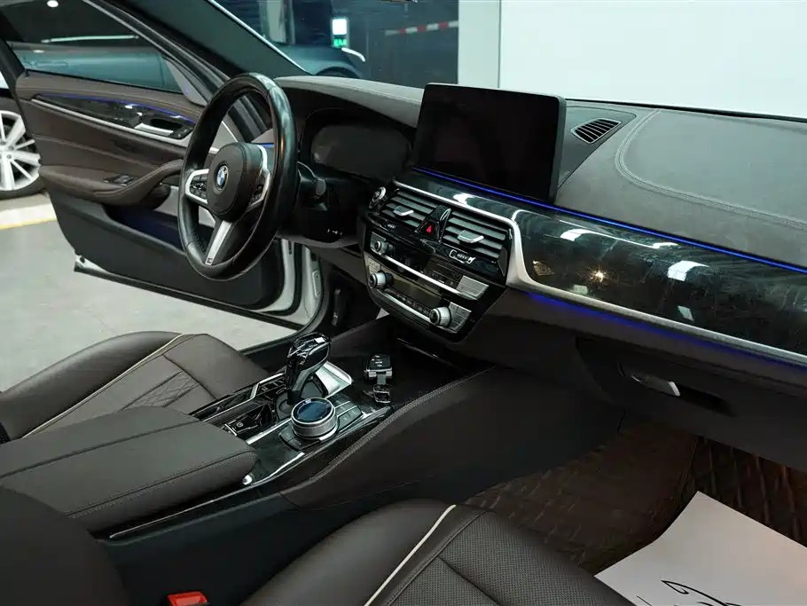 BMW 5 Series 2022 — фото 19