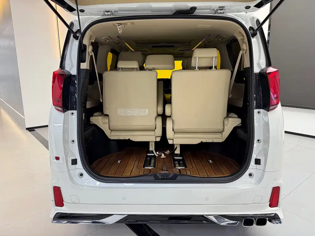 Toyota Alphard 2018 — фото 17