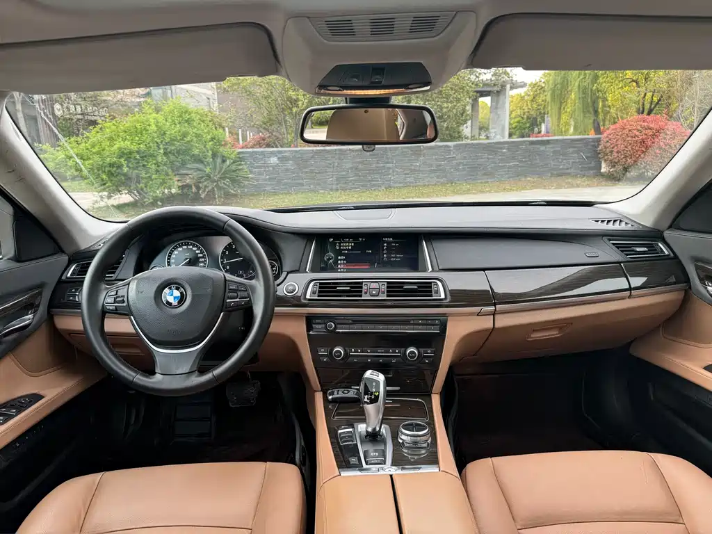 BMW 7 Series 2014 — фото 8