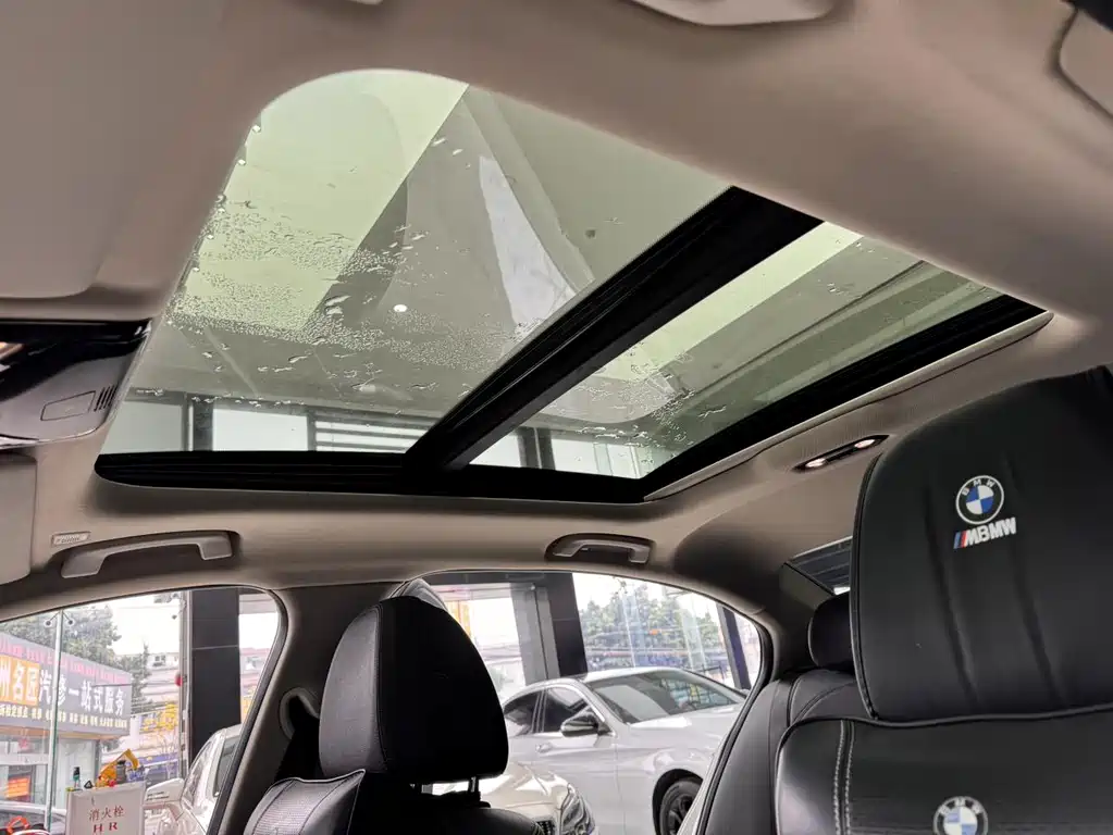 BMW 3 Series 2019 — фото 13