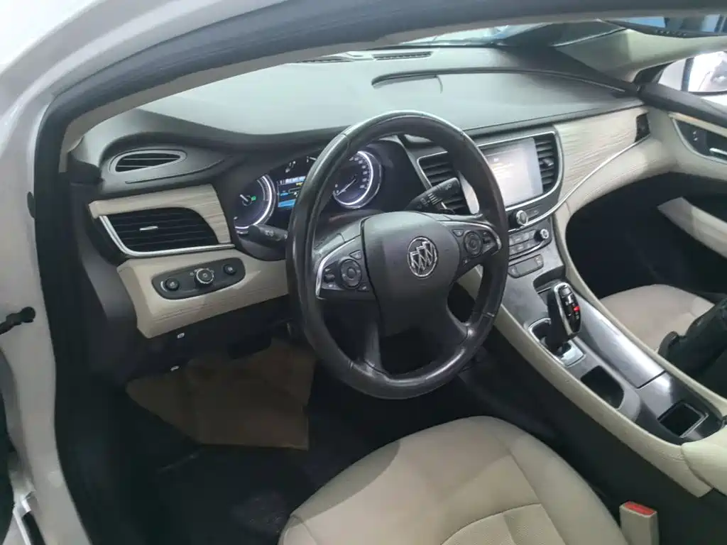 Buick LaCrosse 2017 — фото 10