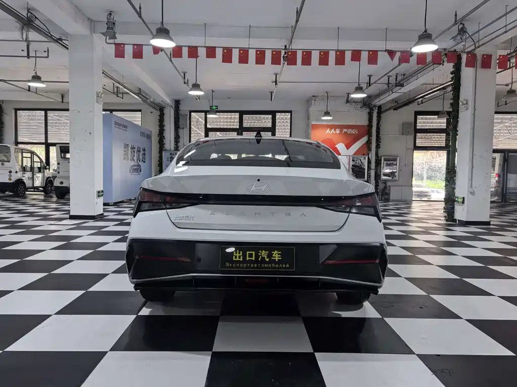 Hyundai Elantra 2023