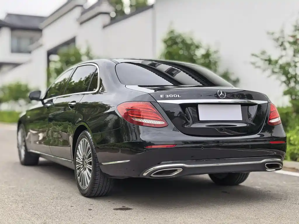 Mercedes-Benz E-Class 2020 — фото 11