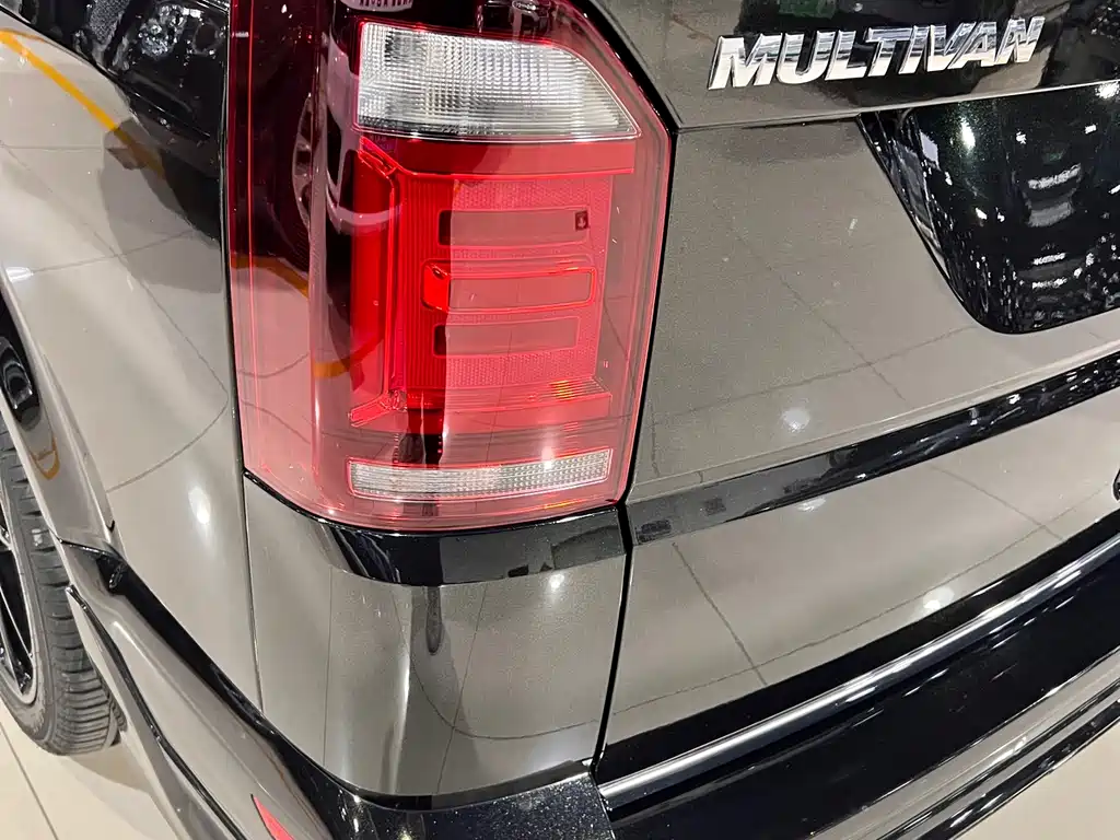 Volkswagen Multivan 2019 — фото 19