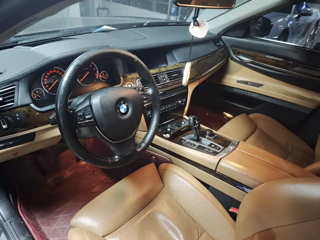 BMW 7 Series 2013 — фото 12