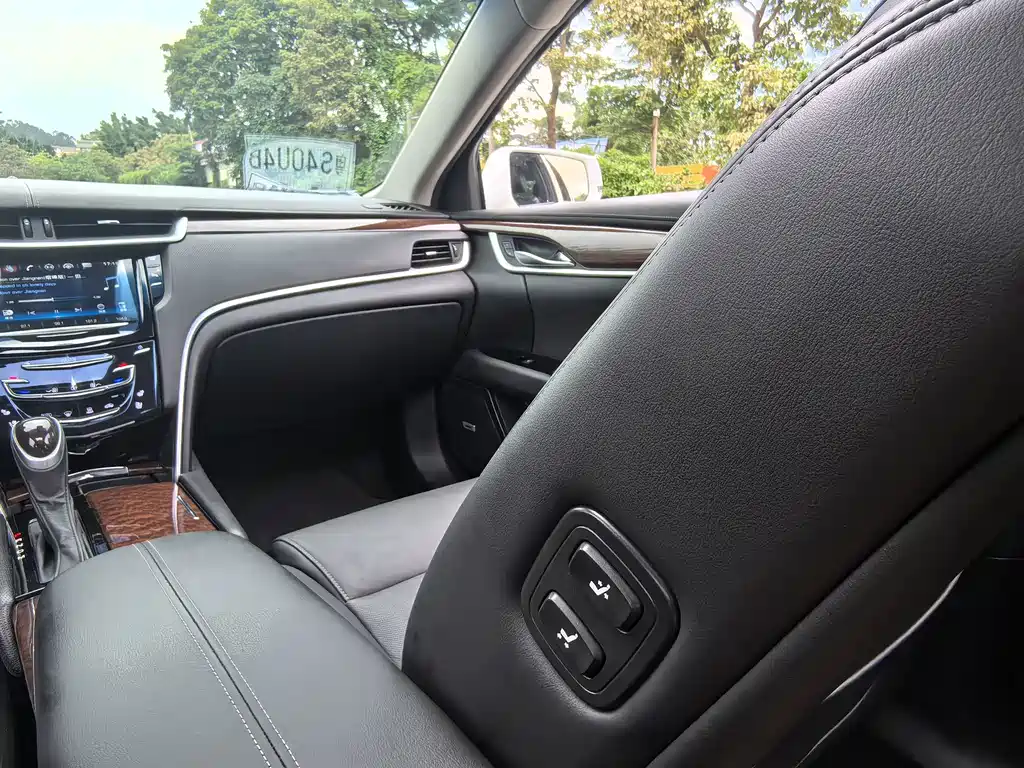 Cadillac XTS 2017 — фото 16
