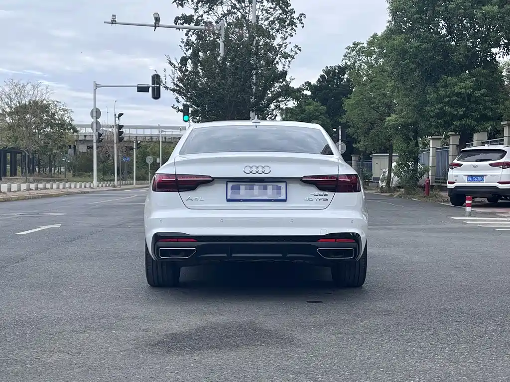 Audi A4L 2023 — фото 17