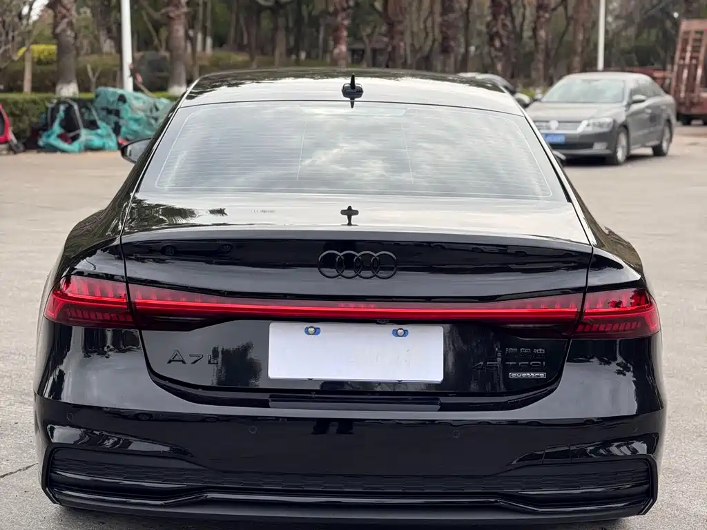 Audi A7L 2025 — фото 8