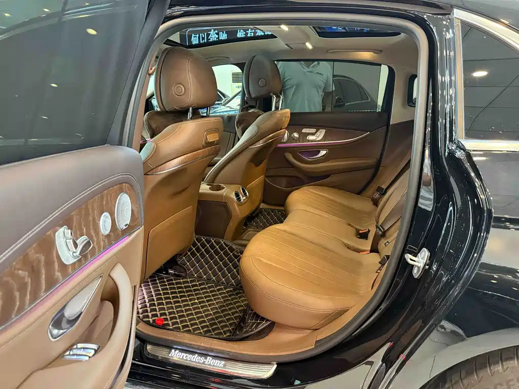 Mercedes-Benz E-Class 2019 — фото 15