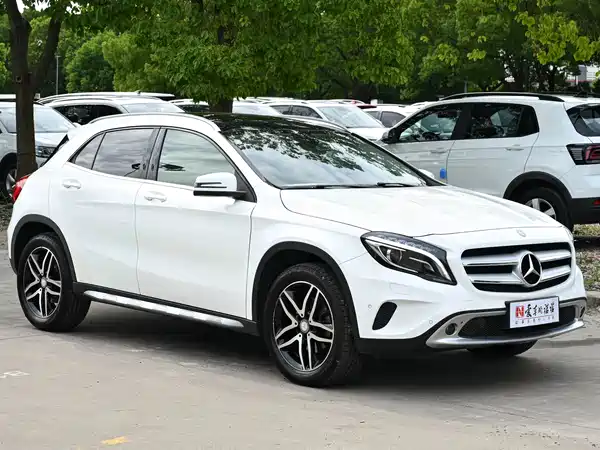 Mercedes-Benz GLA 2015