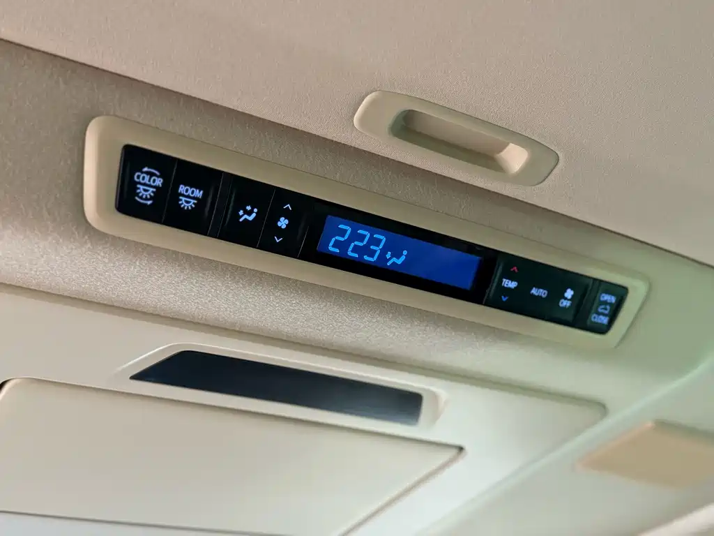 Toyota Alphard 2021 — фото 18