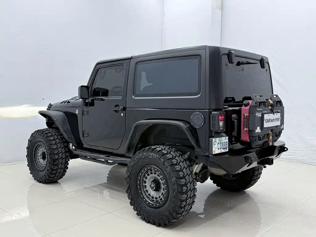Jeep Wrangler 2014 — фото 12
