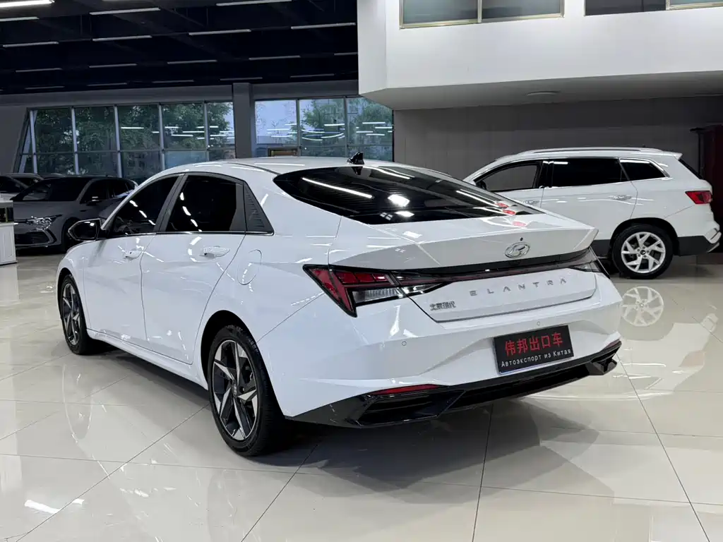 Hyundai Elantra 2023 — фото 4