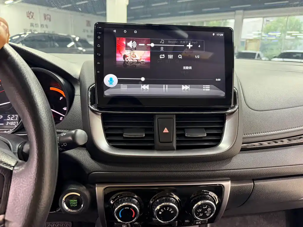 Toyota Yaris L 2023 — фото 10