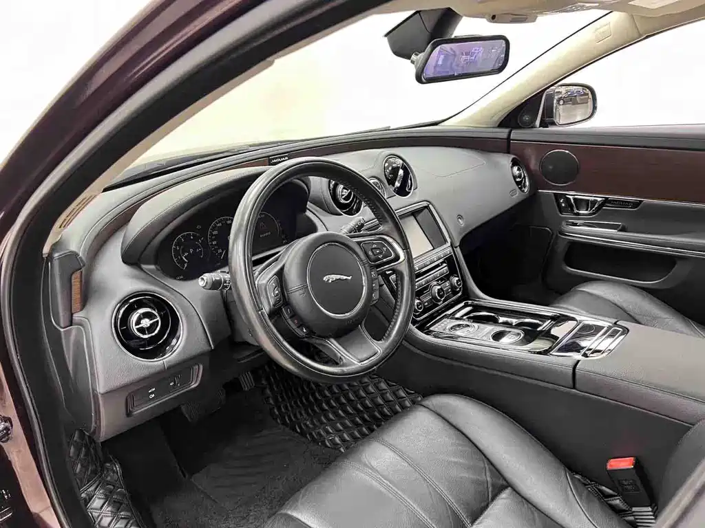 Jaguar XJ 2016 — фото 8