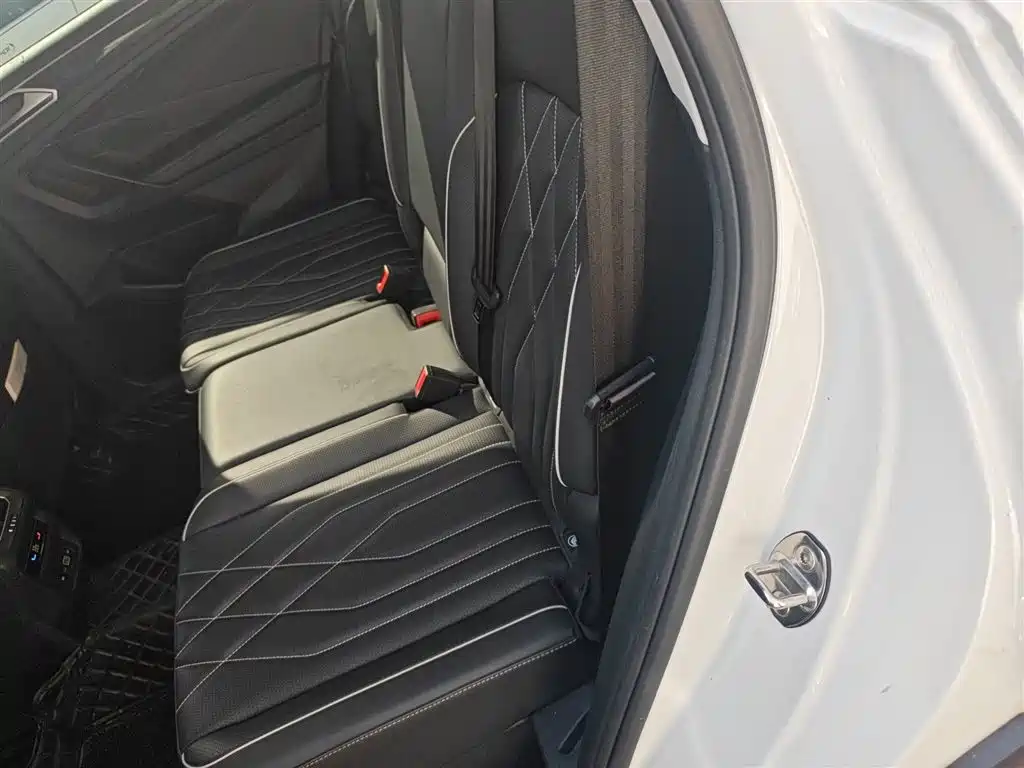 Volkswagen Tiguan L 2023 — фото 13