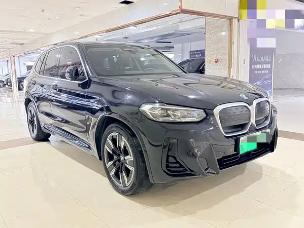 BMW iX3 2023