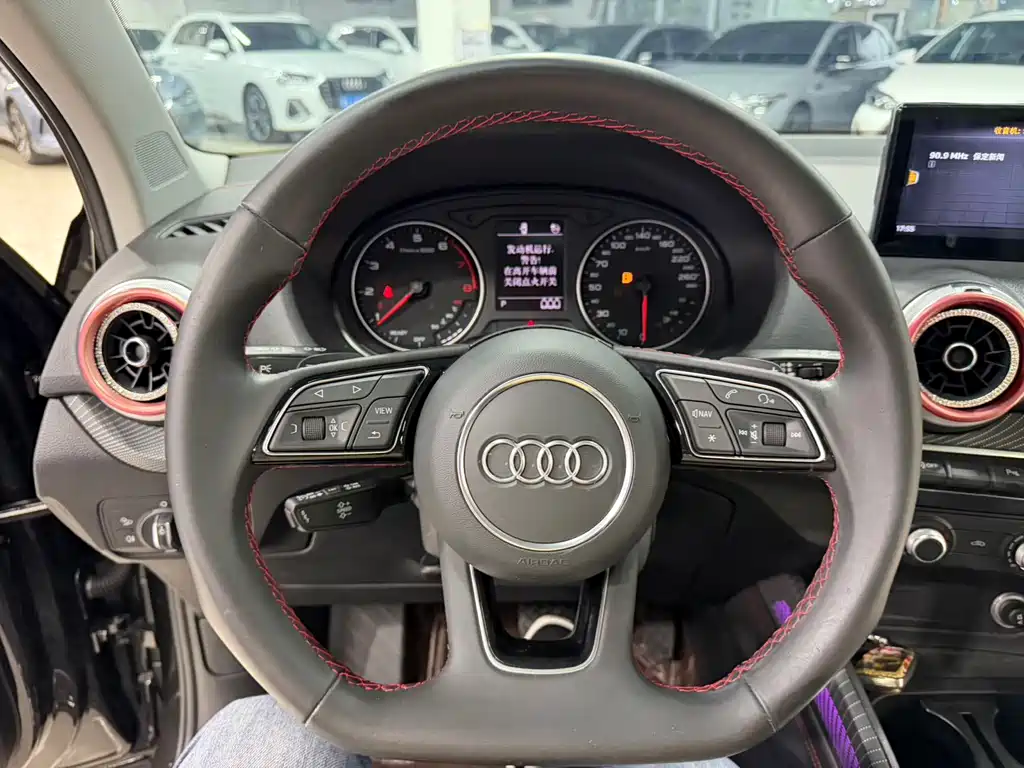 Audi Q2L 2023 — фото 11