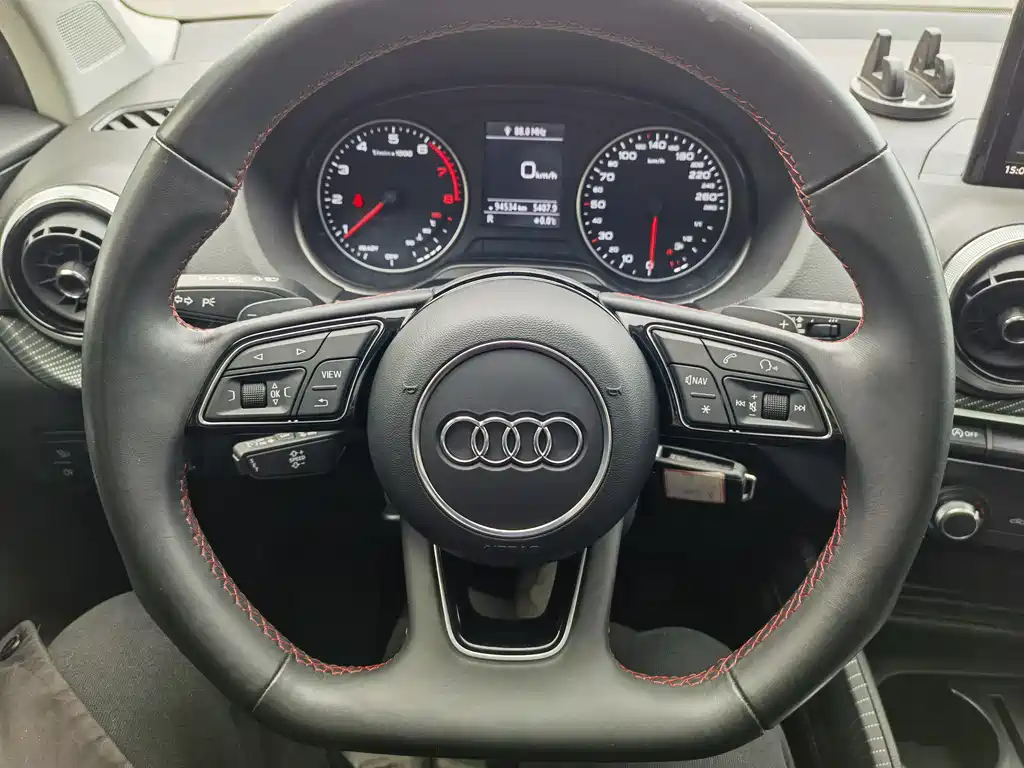 Audi Q2L 2023 — фото 15