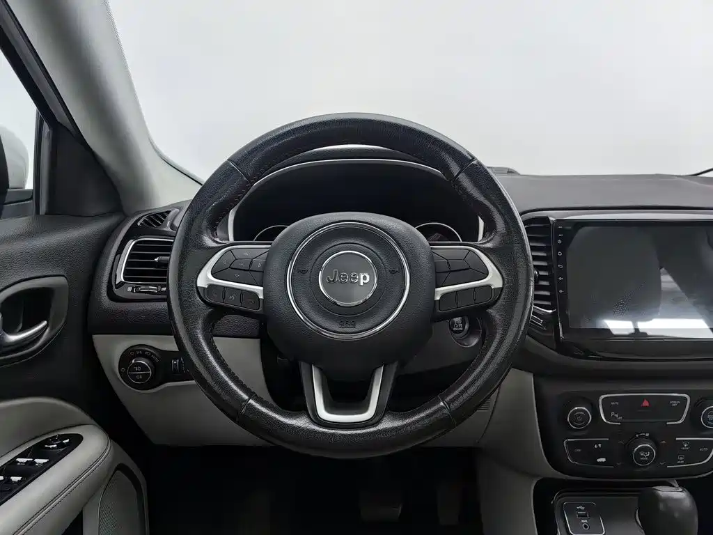 Jeep Compass 2019 — фото 11