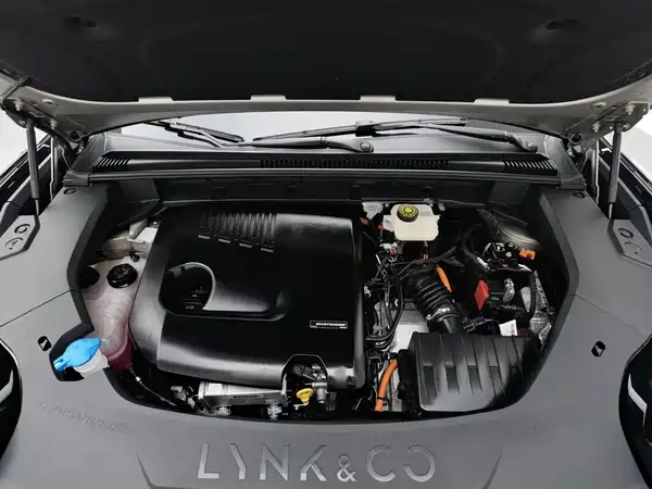 Lynk & Co 08 EM-P 2025