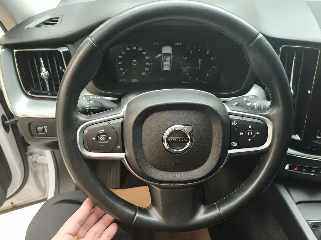 Volvo XC60 2018 — фото 26