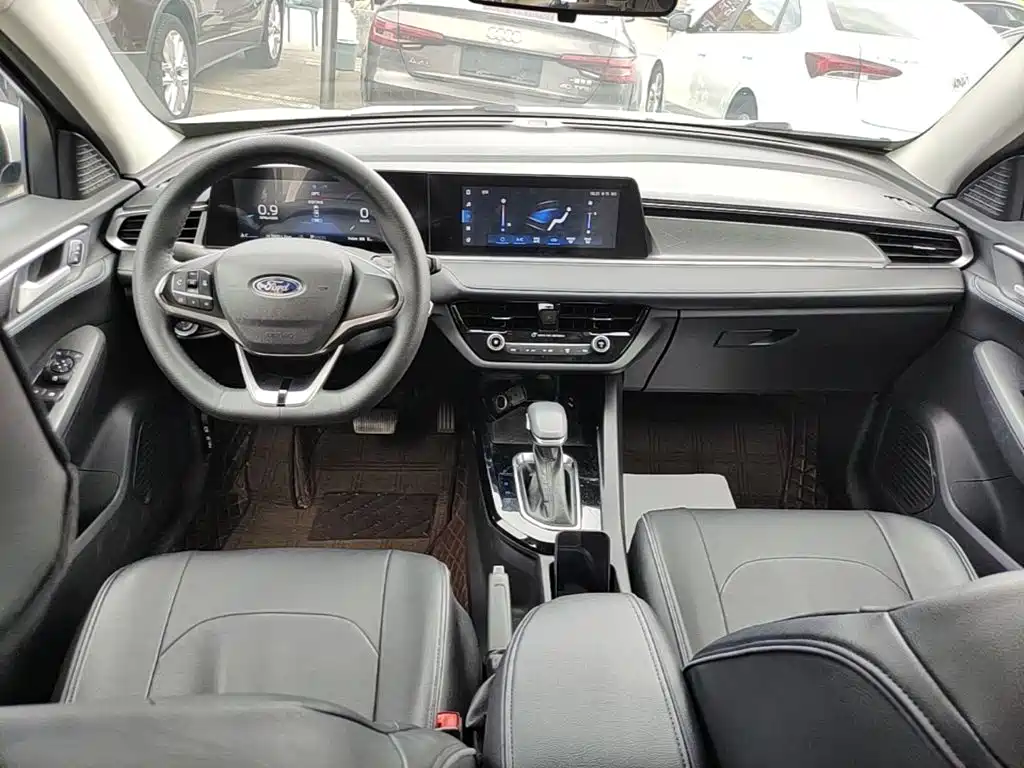 Ford Escort 2021 — фото 10