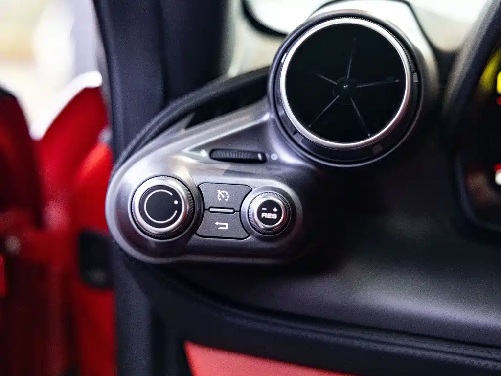 Ferrari F8 2022 — фото 14