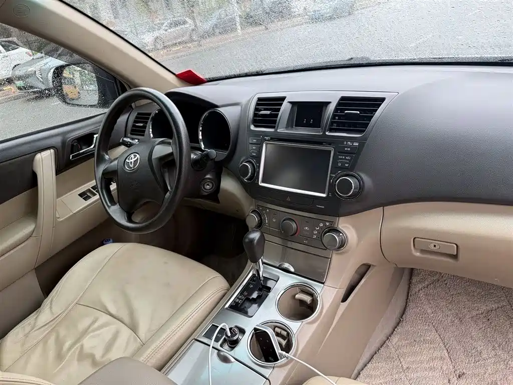 Toyota Highlander 2013 — фото 11