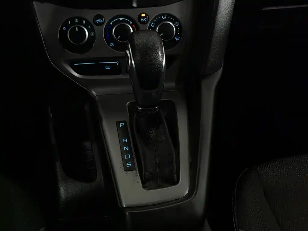 Ford Focus 2013 — фото 13