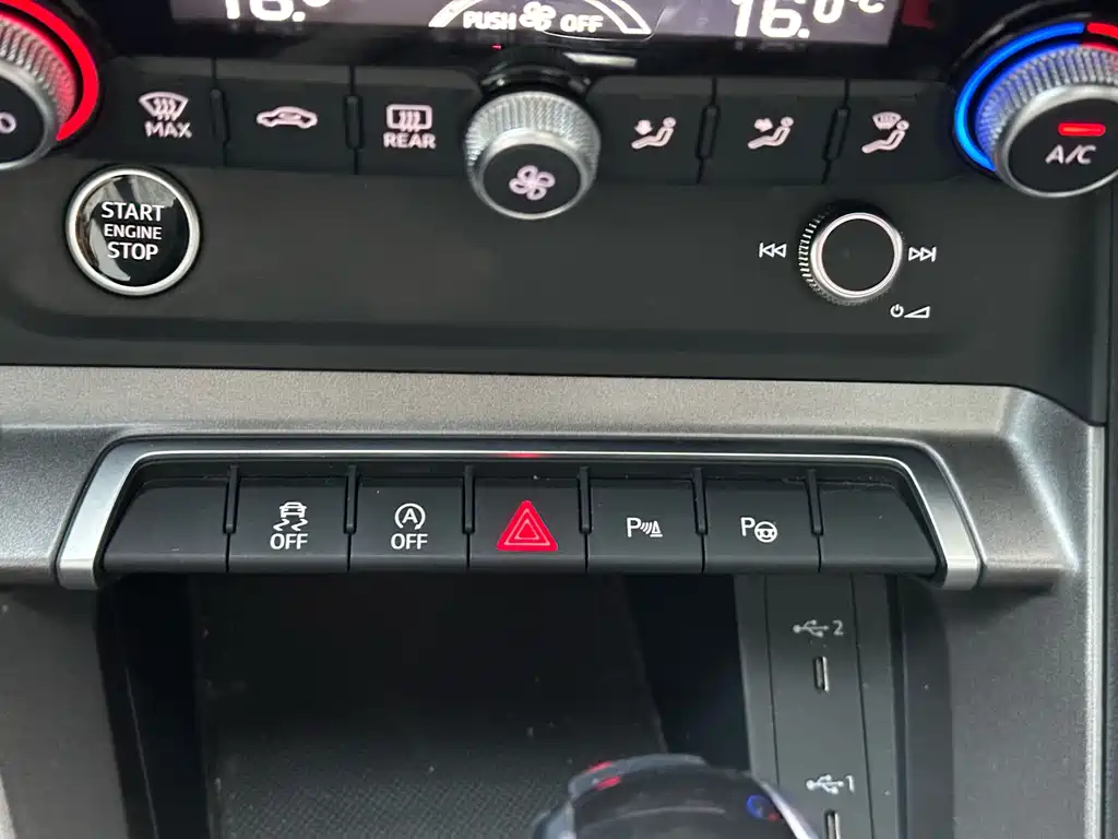 Audi Q3 2023 — фото 12