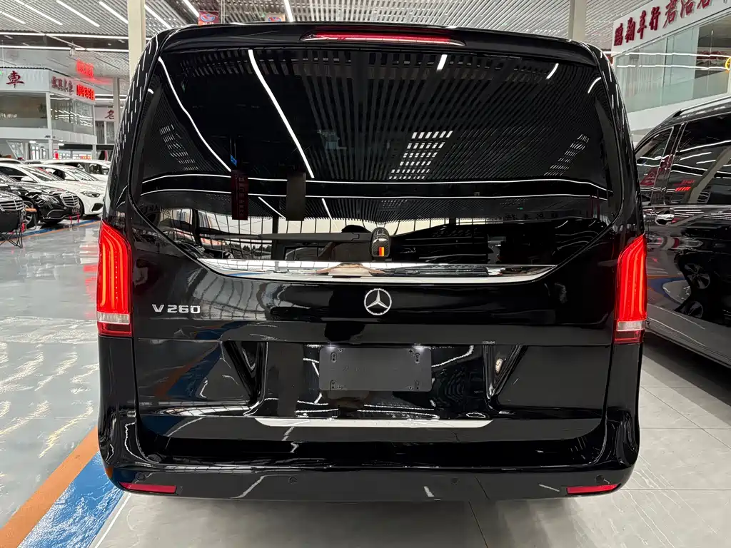 Mercedes-Benz V-Class 2022 — фото 12