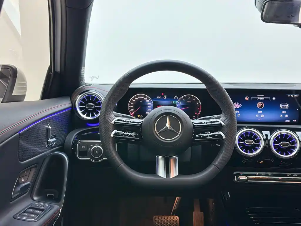 Mercedes-Benz A-Class 2024 — фото 18