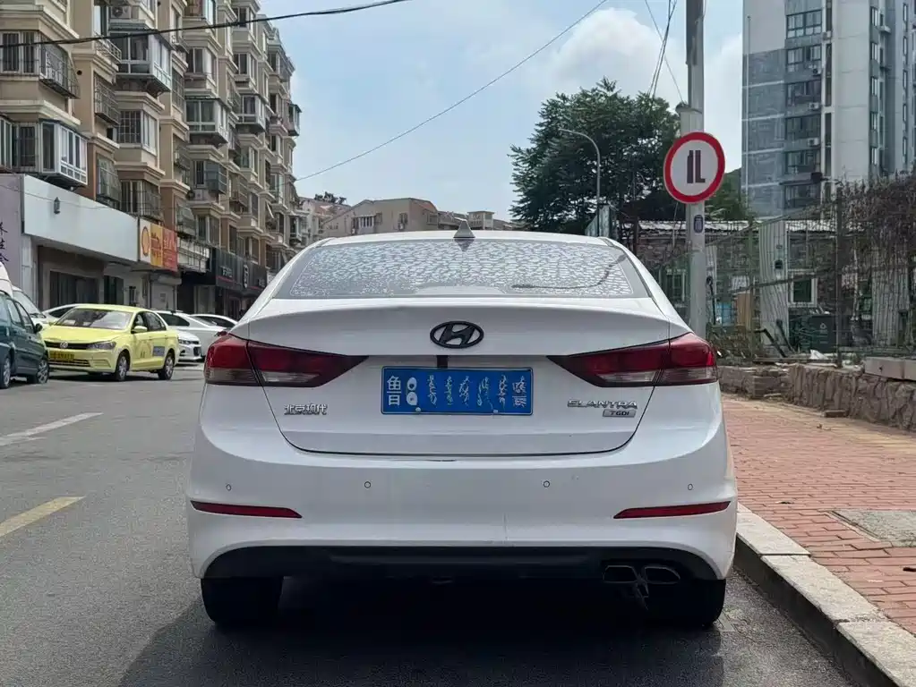 Hyundai Elantra 2018 — фото 7